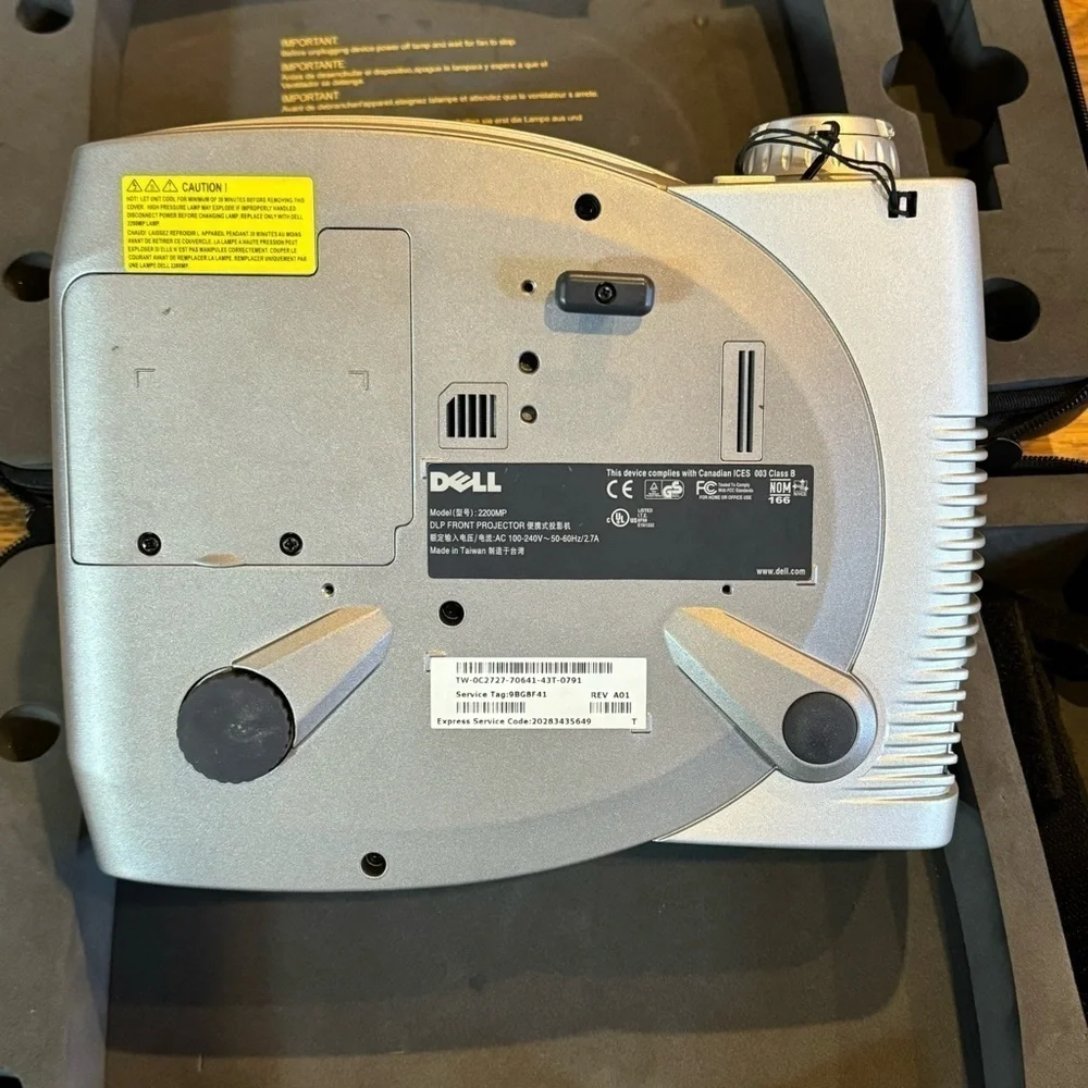 Dell 2200MP Projector with carrying case and cords
